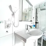 Joli- Inklusive Parkplatz, Bettwaesche, Handtuecher Und Wlan 아파트 *