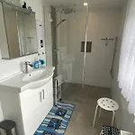 Joli- Inklusive Parkplatz, Bettwaesche, Handtuecher Und Wlan 아파트 Weißenfels