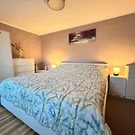 Joli- Inklusive Parkplatz, Bettwaesche, Handtuecher Und Wlan 아파트 Weißenfels