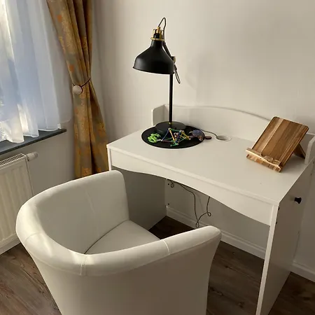 Apartment Joli- Inklusive Parkplatz, Bettwäsche, Handtücher Und Wlan Weißenfels