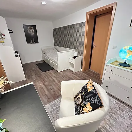 Joli- Inklusive Parkplatz, Bettwaesche, Handtuecher Und Wlan Lägenhet