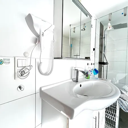 Joli- Inklusive Parkplatz, Bettwaesche, Handtuecher Und Wlan Lägenhet Weißenfels