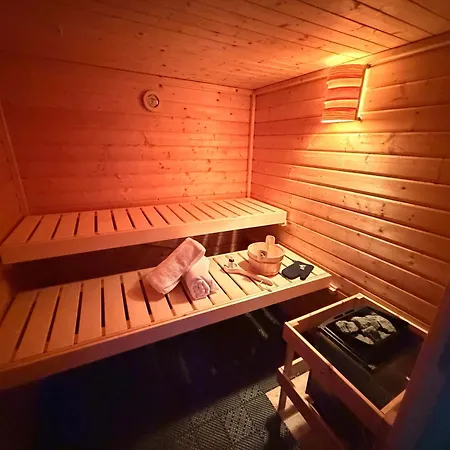 Joli Mit Aussensauna Und Fahrradgarage شقة Weißenfels