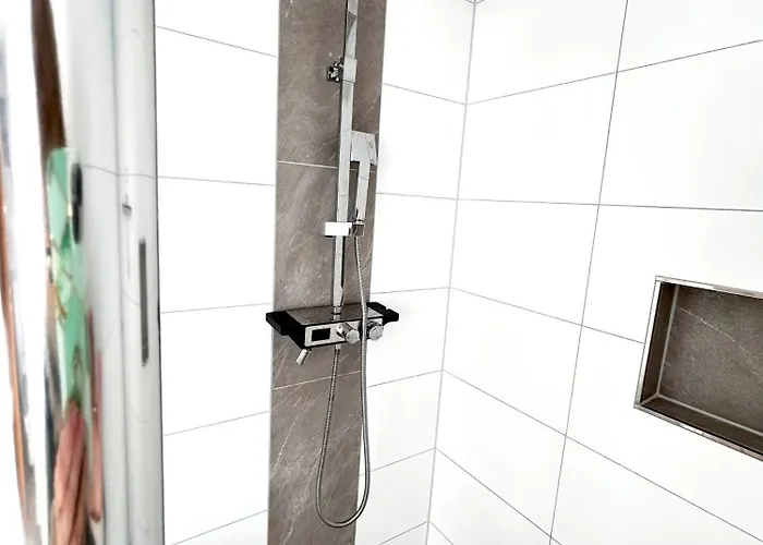 Joli- Inklusive Parkplatz, Bettwaesche, Handtuecher Und Wlan 아파트 Weißenfels