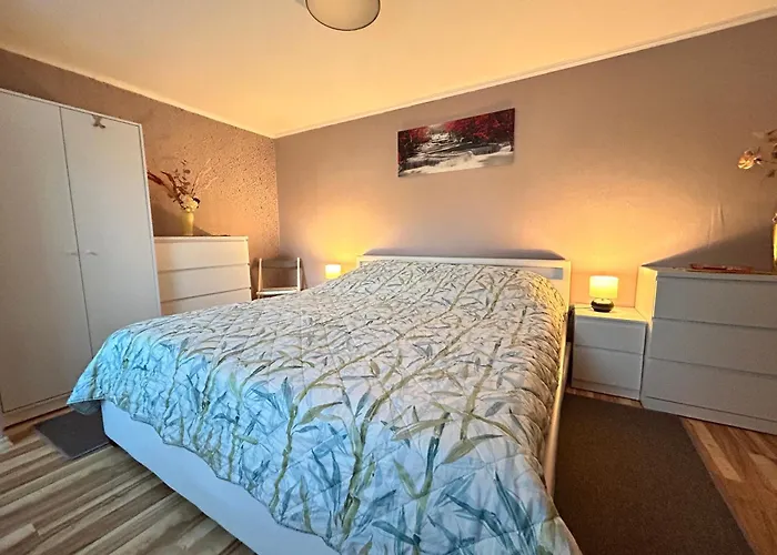 Joli- Inklusive Parkplatz, Bettwaesche, Handtuecher Und Wlan 아파트 Weißenfels