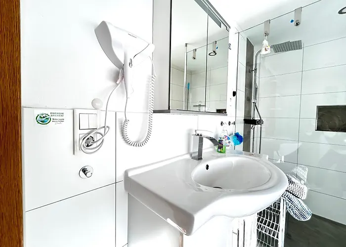 Joli- Inklusive Parkplatz, Bettwaesche, Handtuecher Und Wlan 아파트 Weißenfels